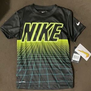 NEW Nike boy tees sold out